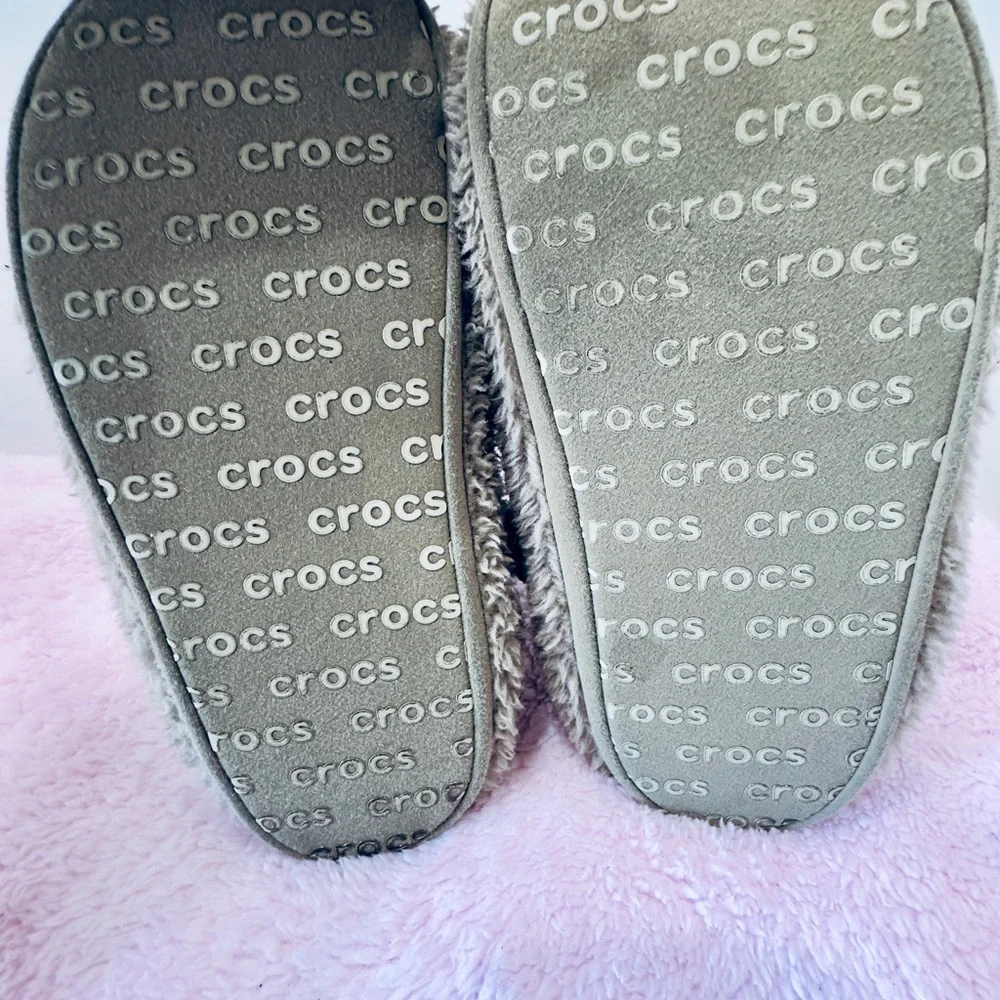 Crocs Classic Cozzzy‎ Slippers Sherpa Comfort Warm Solid Gray Sz 5 Unisex Junior